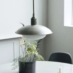 House Doctor Boston Hanglamp - Gunmetal Ø32cm 7 House Doctor Boston Hanglamp - Gunmetal Ø32cm -Kwaliteitsmeubelwinkel house doctor boston hanglamp gunmetal 32cm 2