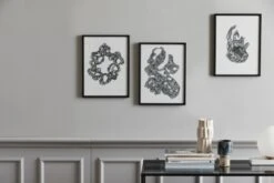 Nordal Rocaille Illustration - Zwart/wit 5 Nordal Rocaille Illustration - Zwart/wit -Kwaliteitsmeubelwinkel nordal rocaille illustration zwart wit 2