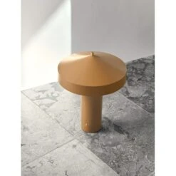 OYOY Hatto Tafellamp Saffraan - L300698 11 OYOY Hatto Tafellamp Saffraan - L300698 -Kwaliteitsmeubelwinkel oyoy hatto tafellamp saffraan l300698 4