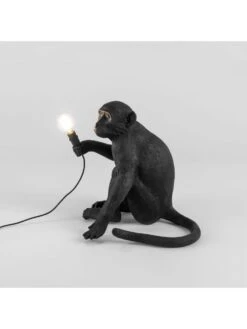 Seletti Monkey Lamp Sitting - Zwart 9 Seletti Monkey Lamp Sitting - Zwart -Kwaliteitsmeubelwinkel seletti monkey lamp sitting zwart 2