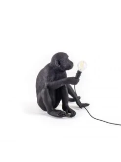 Seletti Monkey Lamp Sitting - Zwart 11 Seletti Monkey Lamp Sitting - Zwart -Kwaliteitsmeubelwinkel seletti monkey lamp sitting zwart 4